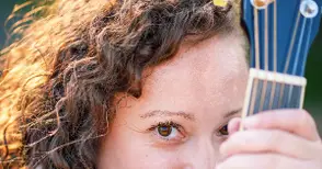 Поетесата Наталия Георгиева преди срещата й с читатели в Русе: Думите освен раняващи могат да бъдат мили, нежни, стоплящи, каращи човек да потъне в техния смисъл