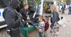 Деца и родители видяха на живо какво работи полицията
