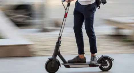 Млади мъж и жена пострадаха тежко при падания с тротинетки Млади мъж и жена пострадаха тежко при падания с тротинетки