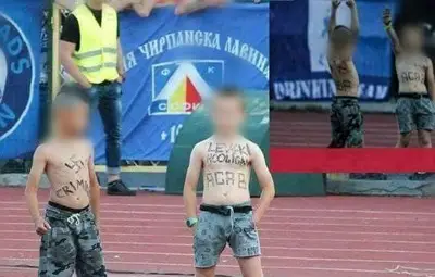 Откриха родителите на децата с изрисувани по телата нацистки свастики