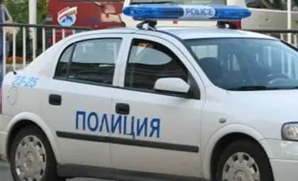 Зарязан бус с цигари край Бяла уличи продажен полицай