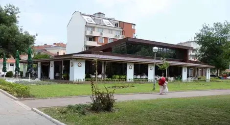 Кметът гони главния архитект заради &bdquo;преместваемото&ldquo; кафене на Даков