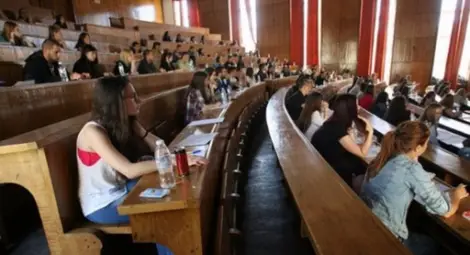 Над 40% от местата за първокурсници в университетите са свободни