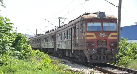 Влак отнесе човек на прелеза край &bdquo;Кауфланд&ldquo;