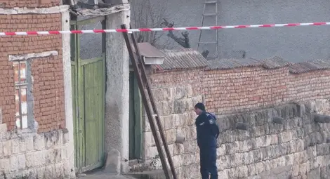 Три сандъка експлозиви открити в гръмналия имот на професионалист по взривовете във Ветово