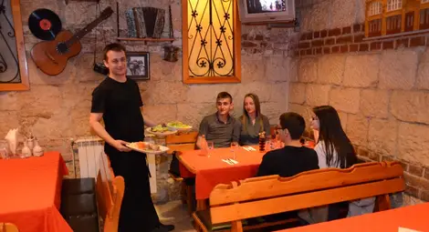 Разпуснете с изкушенията на неделния брънч в клуб ресторант  Асансьора&ldquo;