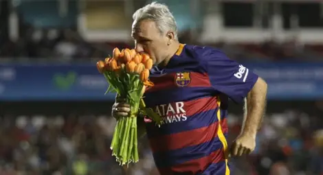 Уникална почит за Кройф от Стоичков и легенди на Барса и Мексико (ВИДЕО) Уникална почит за Кройф от Стоичков и легенди на Барса и Мексико (ВИДЕО)