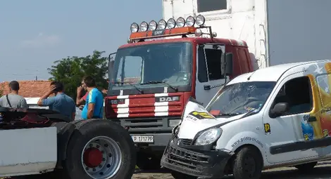 Пикап на „Приста ойл“ се блъсна в ТИР до Мидата Пикап на „Приста ойл“ се блъсна в ТИР до Мидата
