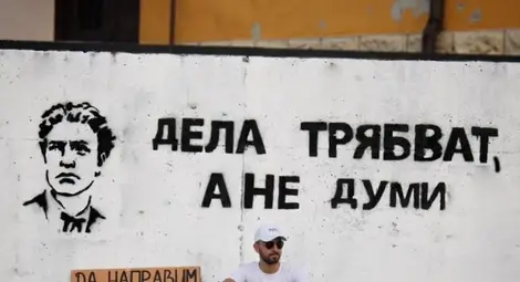 Дела трябват, а не думи, напомня ни Левски от два блока до Захарната