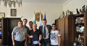 Общинарите само с една загуба в Уйбуда