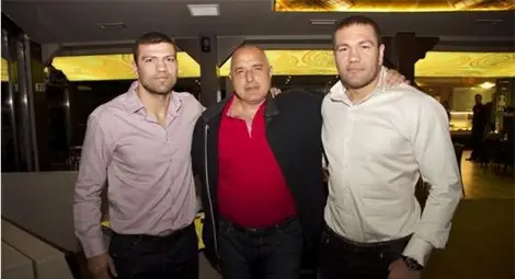 Борисов поздрави Кубрат Пулев във Фейсбук