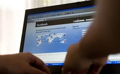 "Фейсбук" прави хората нещастни по празниците, установиха учени