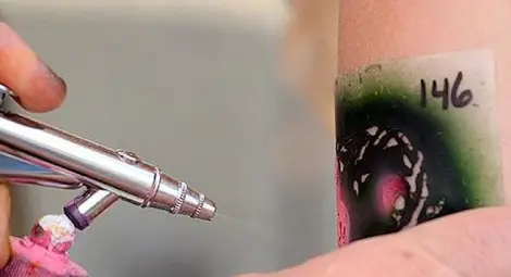 Временните татуировки са опасни за кожата