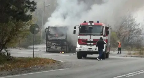 Изгоря автобус на театъра в Разград