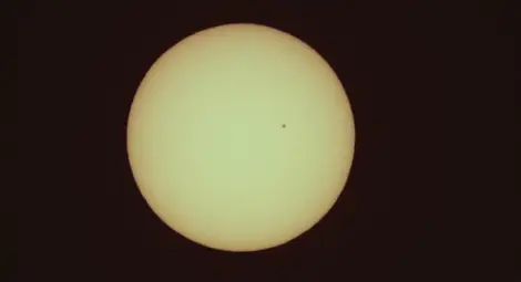 Намалява силата на магнитната буря, която удари Земята Намалява силата на магнитната буря, която удари Земята