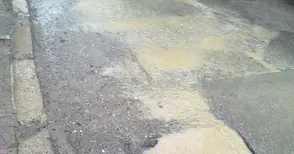 Общината осъдена да плати 1708 лева заради еднометрова дупка на „България“