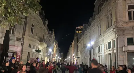 Десетки русенци се включиха в атрактивен флашмоб Десетки русенци се включиха в атрактивен флашмоб