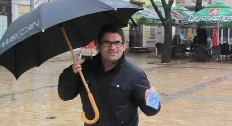 Над 500 флаера за час раздадоха феновете на "Дунав" /галерия/