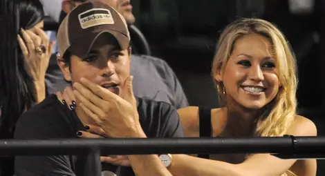 Енрике Иглесиас и Анна Курникова станаха родители за трети път