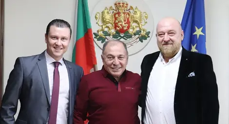 Областната управа на Русе отличи юбиляря Севдалин Петров за забележителната му кариера