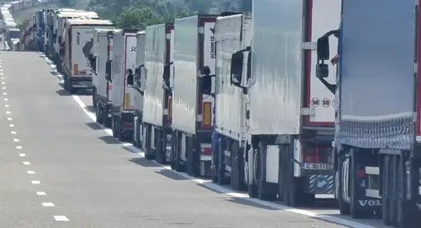 Погват неправилно паркиралите тирове, преводачи ще помагат за санкциите Погват неправилно паркиралите тирове, преводачи ще помагат за санкциите