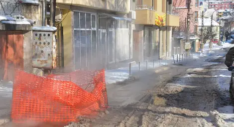Горещ гейзер блика повече от седмица на улица &bdquo;Вардар&ldquo;