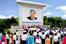 $500 млн. за 2 г. за възхвала на лидерите в КНДР