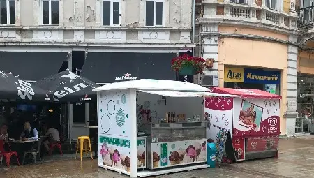 Пешеходци по &bdquo;Александровска&ldquo; стъпват по открит опасен кабел 220 волта