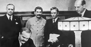 „Дори армията ги посрещна с музика и цветя. Хората се събудиха, когато започна това безбожно съветизиране“