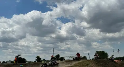 40-метрови скокове и скоростни битки завладяха полигона Godzilla MX Track в Сандрово
