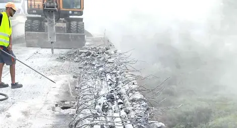 Основният ремонт на Дунав мост при Русе продължава с премахване на първите стоманобетонови панели