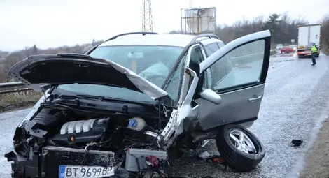 Зверска катастрофа край Пиргово по чудо се размина без жертви