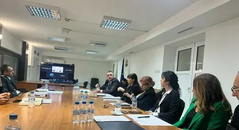 Заместник-министърът Димитър Недялков ръководи среща за облекчаване на трафика на Дунав мост при Русе.    Снимка: МТС