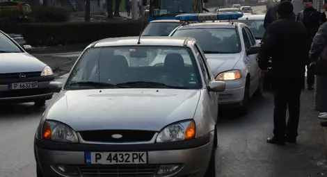 Шофьор на форд пренебрегна предимството на жена на пешеходна пътека и я прати с тежки травми в болницата.                                                                                        Снимка:Красимир СТОЯНОВ