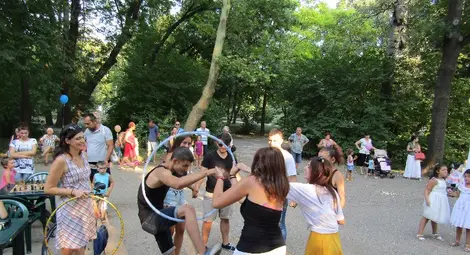 Скачане на въже и игра на дама си припомниха в Младежкия дом 