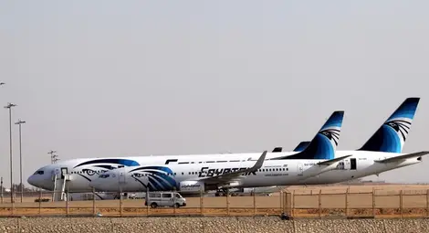 Терорист с колан с експлозиви похити самолет на Egypt Air 