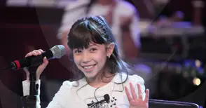 Тереза от „Шоуто на Слави“ пее в концерта за деца на пострадали военни