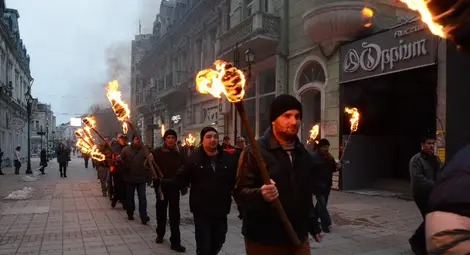 Факли за Апостола