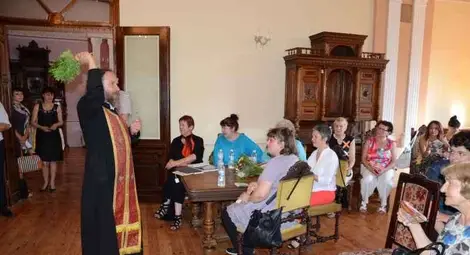 Отец Марин благослови Дунавския център за изкуства и занаяти