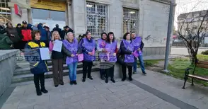 За поне пет процента увеличение на заплатите настояват служителите от "Български пощи" в Перник