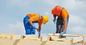 Строителната активност  продължава да върви нагоре