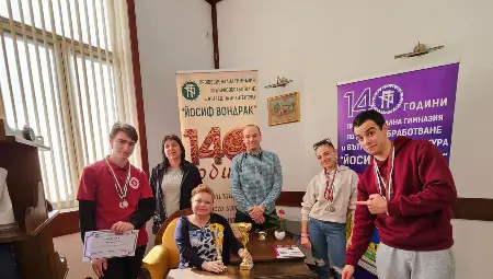 Гимназията по дървообработване в Русе с две купи, медали и грамоти от националното състезание  "Мебели, стилни мебели и дърворезба"