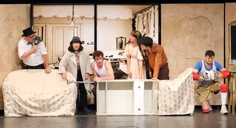 &ldquo;Редки тъпанари&ldquo; пожъна аплодисменти навсякъде, където театърът гостува миналия сезон.           Снимка: ДТ &bdquo;Сава Огнянов&ldquo;