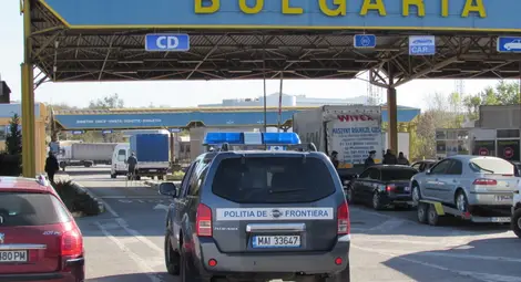 Хванаха още двама с фалшиви PCR тестове на Дунав мост