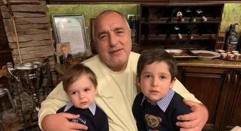 Борисов с внуците на Бъдни вечер