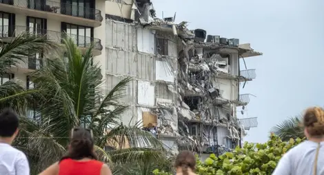 Откриха тела под останките на рухналата сграда във Флорида