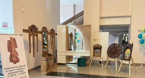 Ученици от девет града се състезават по мебелно производство и дърворезба в Русе Ученици от девет града се състезават по мебелно производство и дърворезба в Русе