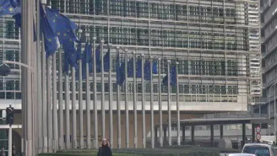 Вдигат заплатите на чиновниците в ЕС Вдигат заплатите на чиновниците в ЕС