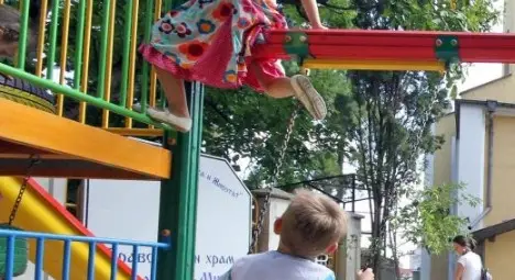 Инспектори тръгват по детските площадки Инспектори тръгват по детските площадки