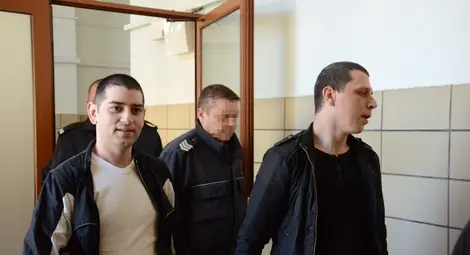 222 месеца затвор за крадлива гей двойка 222 месеца затвор за крадлива гей двойка